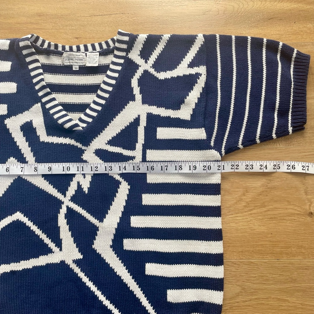 Vintage Jeanne Pierre Navy & White Graphic Knit Top S | Short Sleeve V-Neck - Picture 7 of 8